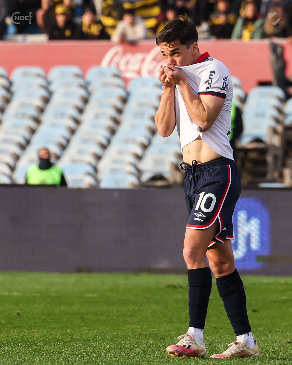 Nacional's tweet photo. QUE LO LLEVAN ADENTRO
COMO LO LLEVO YO

#ElClubGigante 🔵⚪️🔴 https://t.co/e2dw7znMBb