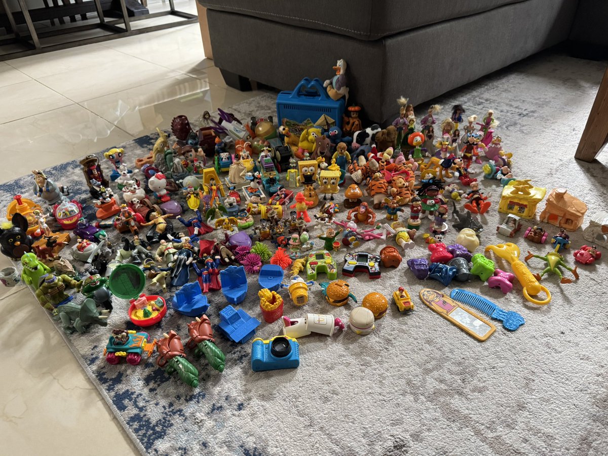 jamijam07's tweet photo. Show me you’re a McDonalds lover, without showing me you’re a @McDonalds lover 
#HappyMealToys #80s #90s #00s #Number1Fan #ILoveMcDonalds https://t.co/3TfxhAjMQp