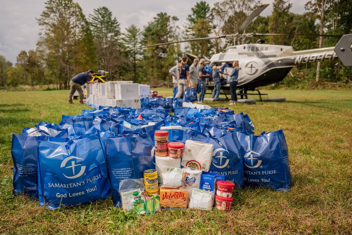 Franklin_Graham's tweet photo. More than 30 helicopter airlifts of supplies for Hurricane Helene victims in isolated areas—and counting…. #Pray
@SamaritansPurse https://t.co/w6CBTvSHck