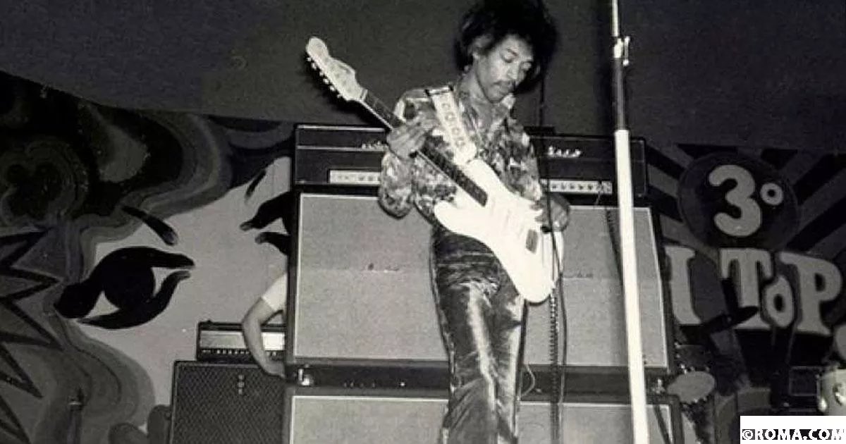 AlessandroCochi's tweet photo. Lo sapevate ? #Maggio 1968 Jim Hendrix al #teatro #Brancaccio di #Roma in due concerti unici. #musica #JimHendrix @teatrobrancacc1 https://t.co/azsNPKUKo0