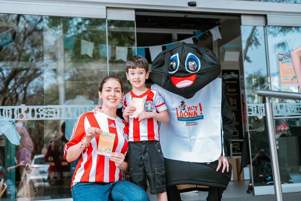 📍 Desde Casa Rica Los Laureles, nuestros voluntarios siguen recibiendo donaciones.

Cada alimento que aportes ayudará a más de 35.000 personas en todo el país. 🛒🐜 

#BancoDeAlimentosPy💚🐜
#20añosdeColecta🎂🎉