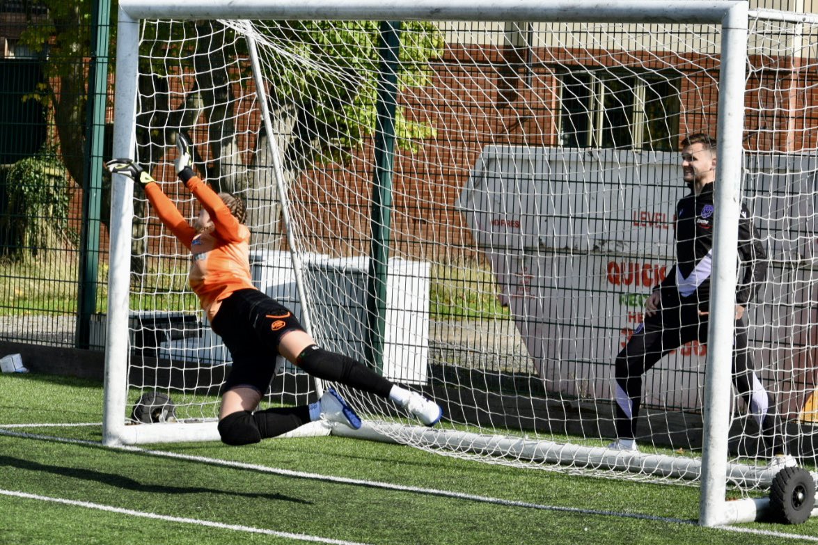 Katie Christopher tweet media