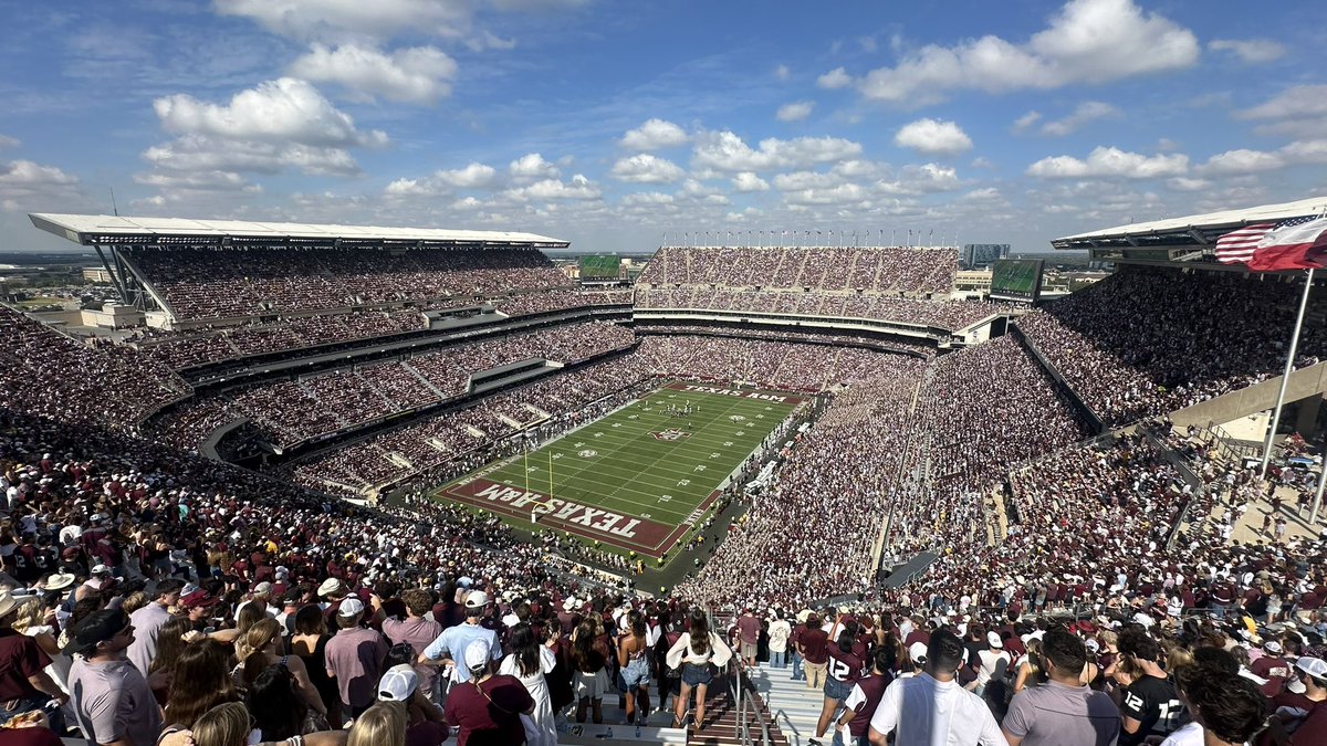 • Fans showed out at 11am
• Security allows you to roam the stadium
• WiFi worked incredibly well
• Free drink refill stations throughout
• Tickets were reasonably priced

Kyle Field is awesome. Highly recommend 👍