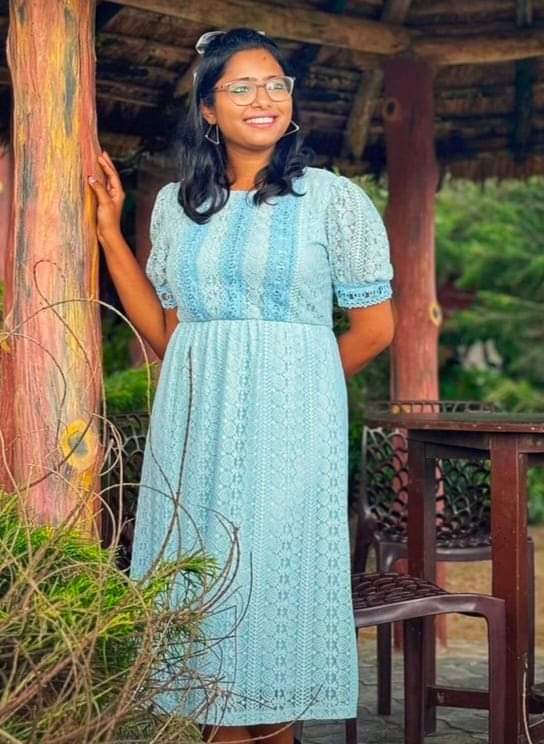 #ଦେବୀପକ୍ଷ
ଆମେ ବଡ଼ ହବା ପରେ ଆମ ଘରର ପ୍ରଥମ ଶିଶୁ ତାନୁ। ଆଜି କେତେ  ବଡ଼ ହେଇଗଲାଣି! ଅଧ୍ୟାପିକା, ଅନେକ କିଶୋର କିଶୋରୀଙ୍କ ଜୀବନ ଗଢ଼ୁଛି। ସେ ଅନୁଭବ କରେ ଯେ ନାରୀବାଦ ହିଁ ମାନବବାଦ। ଅତ୍ୟନ୍ତ ଉଦାର ବିଚାରଧାରାର ମଣିଷ। ପ୍ରକୃତ ଅର୍ଥରେ ଆଜିର ନାରୀ, ଆଜିର ନାରୀ।