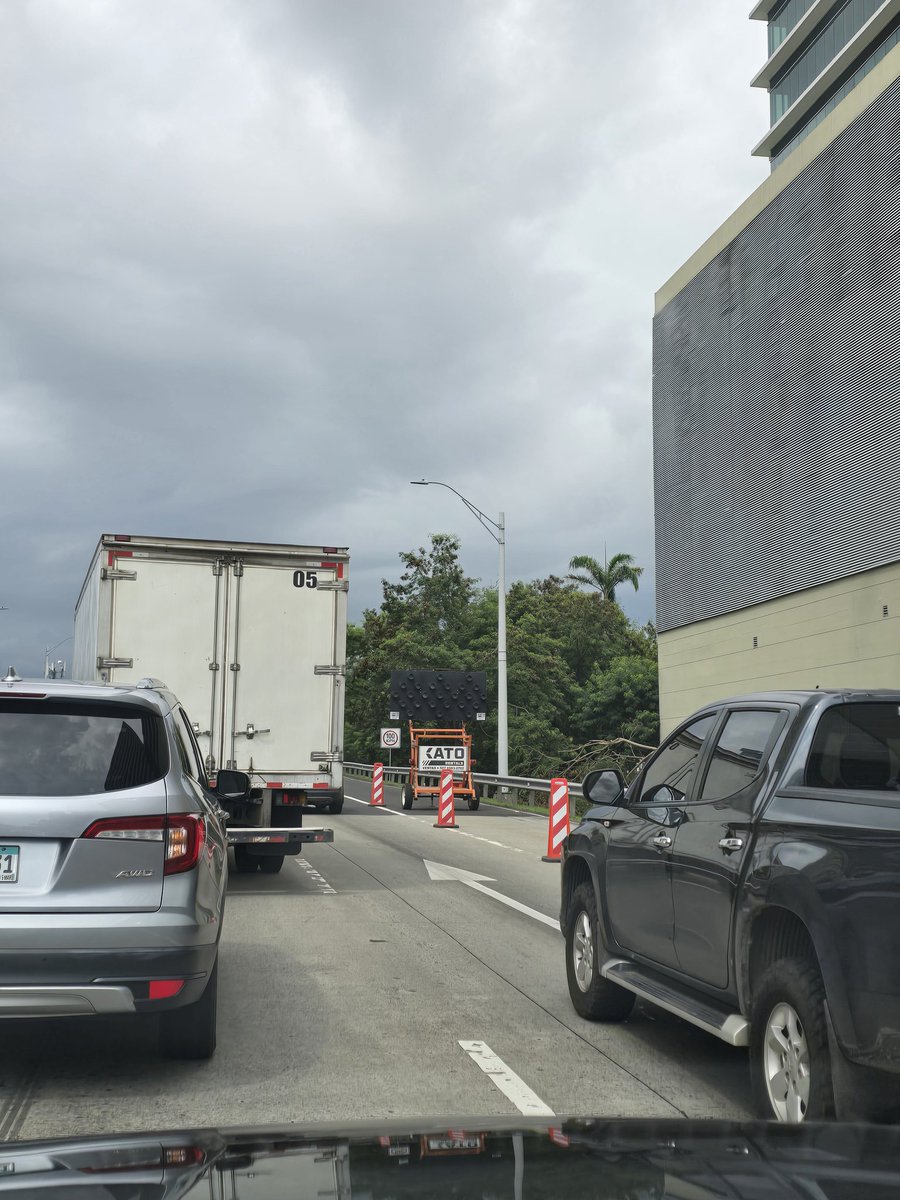 joedlevis's tweet image. Yo quiero saber quién es el genio que planifica los mantenimientos viales del Corredor Sur? Manoo, pleno sábado y llevo 1 hora de tranque de camino al Aeropuerto

@ENACorredoresPA hagan esas cosas de noche 🤦🏻‍♂️🤦🏻‍♂️🤦🏻‍♂️