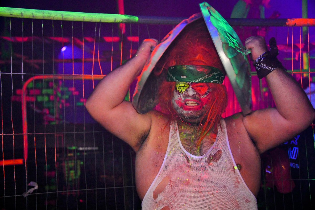 Noxious Alley... Where laughter dies and nightmares are born! <a href="/HowlScreamPark/">The Howl</a>