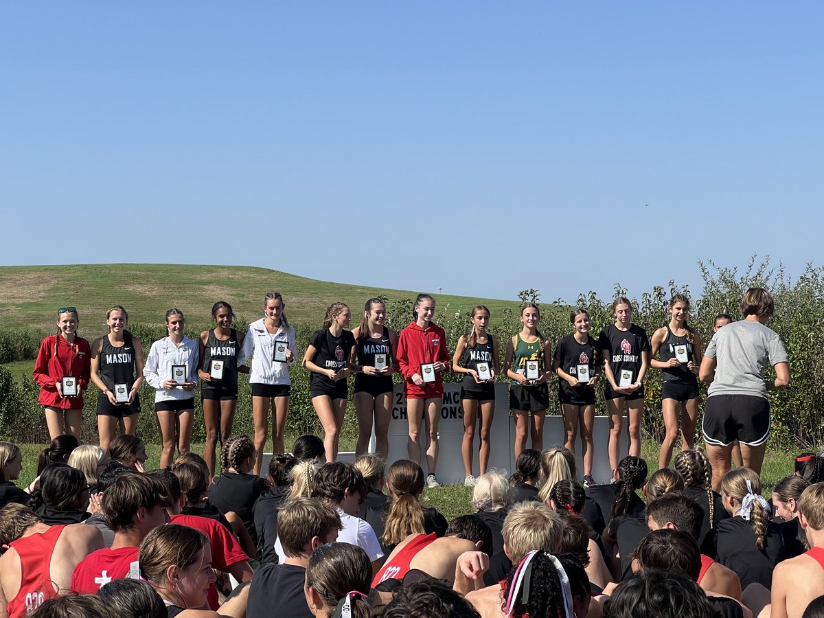 Ava Shepherd earns GMC Runner of the year.
Kaitlin Kaszubski also earns first team GMC