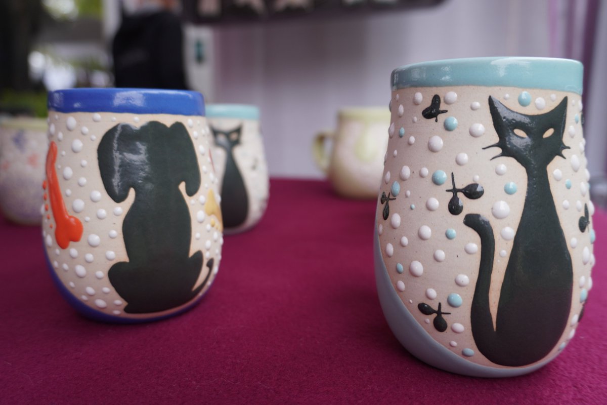 SaturdayMarket's tweet image. Looking for a unique cup for yourself or for that one friend with a collection of gorgeous pieces? Look no further than booth #350 with Pottery Nomad. Chere has just what you need.

#Ceramicdishware #cups #bowls #plates #teapots #handmadeceramics #eugenesaturdaymarket