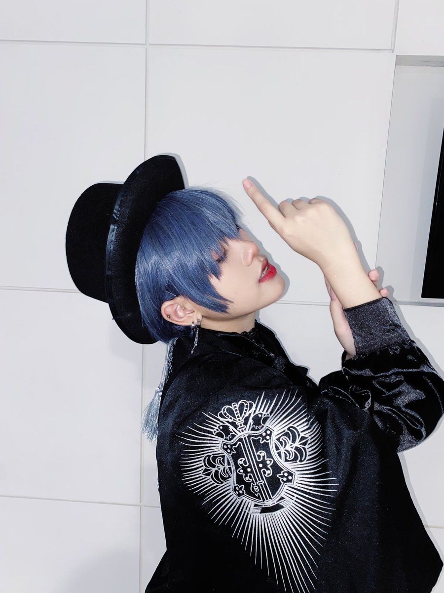 saori_deadkat's tweet photo. ลุควันนี้สุดยอดแบบสุดๆๆๆๆ แต่งหน้าเยอะกว่าปกตินั่นแหละะ ลงเสตจมาคนชมเพียบเลยว่าหล่อ 🤣🤣
จะเป็นให้ตลอดไปนะ สุดหล่อของเธอ
ชาวชมทางไกลล่ะ ชอบมั้ยคะะ💕🫵🏻
🔗event🔗
Idol exchange | Before Halloween 🎃
#saorideadkat #deadkat #blackatrecords #cosplay #cielphantomhive #idol #アイドル https://t.co/1LttoXwBzd