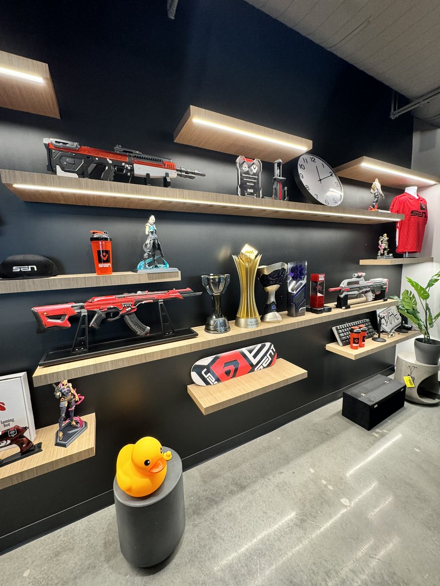 rizz647's tweet photo. @ZOWIEbyBenQUSA #ZOWIEVIP

Shaker cups spotted 🫡

Also the ZOWIE 400hz is 🔥 https://t.co/3Vio0z79NO
