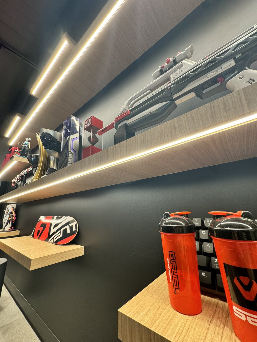 rizz647's tweet photo. @ZOWIEbyBenQUSA #ZOWIEVIP

Shaker cups spotted 🫡

Also the ZOWIE 400hz is 🔥 https://t.co/3Vio0z79NO
