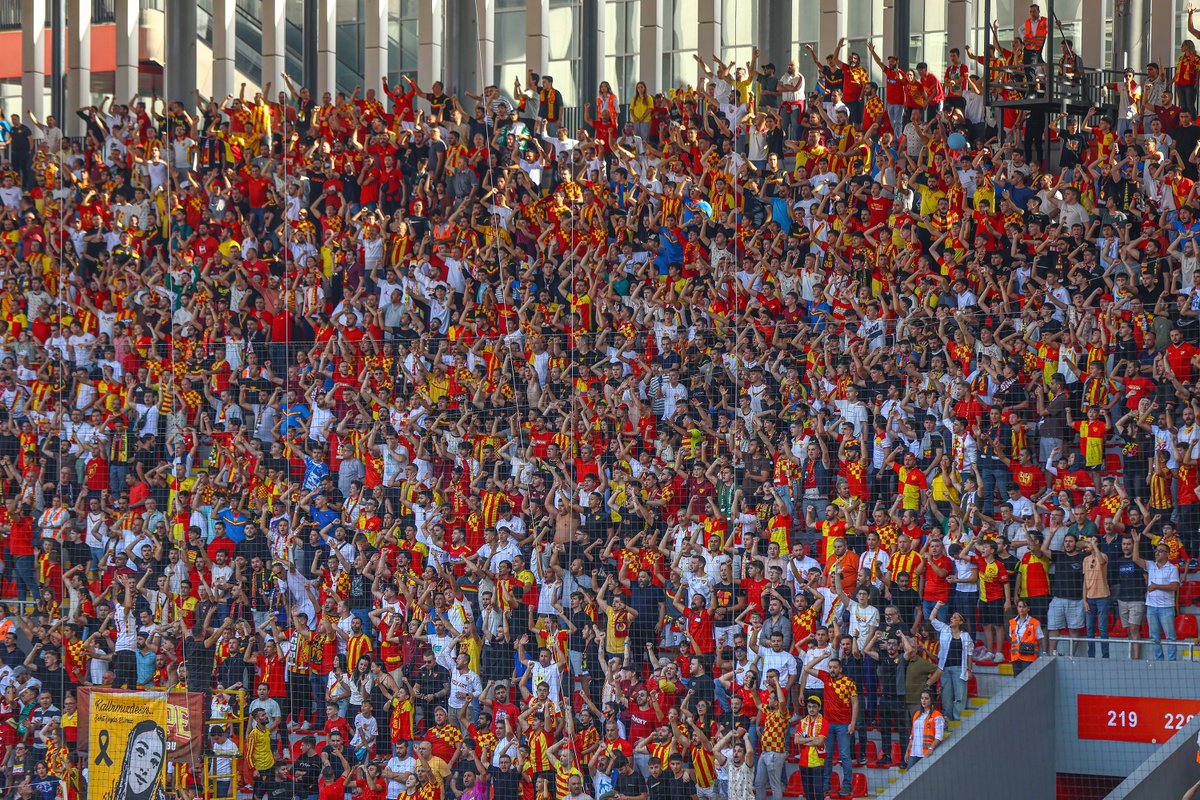 Goztepe's tweet photo. İyi Geceler Şanlı #Göztepe Taraftarı💛❤

#AsırlıkEfsane https://t.co/KU0z1XsNxg