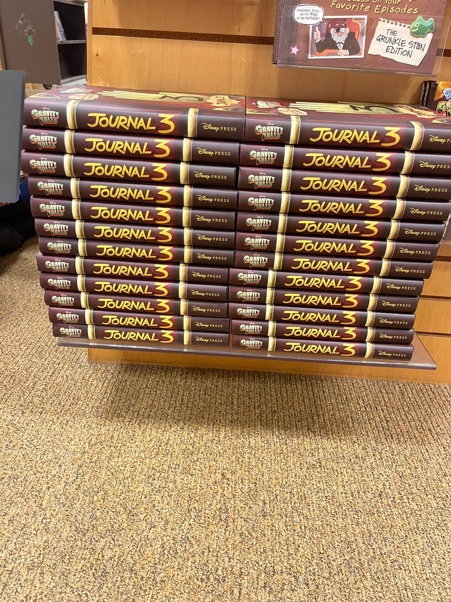 hutchlluv's tweet photo. they REALLY wanted us to buy journal 3 https://t.co/4FfVIASLYL