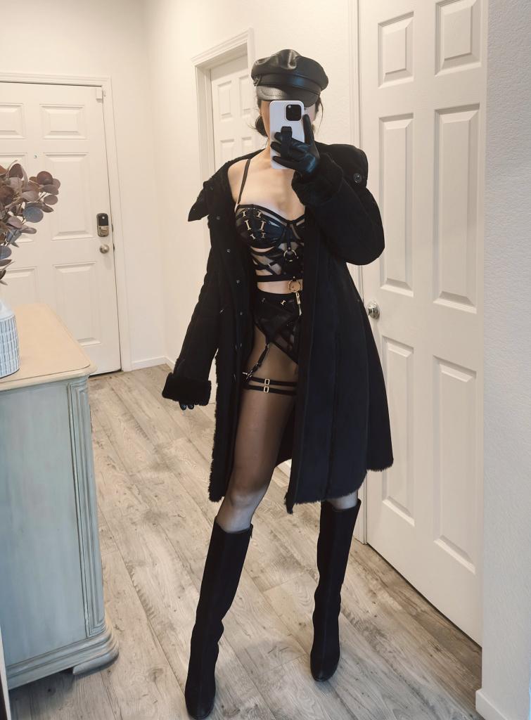 MistressElena0's tweet photo. you work for Me. understand? https://t.co/9sXcSjpZE8