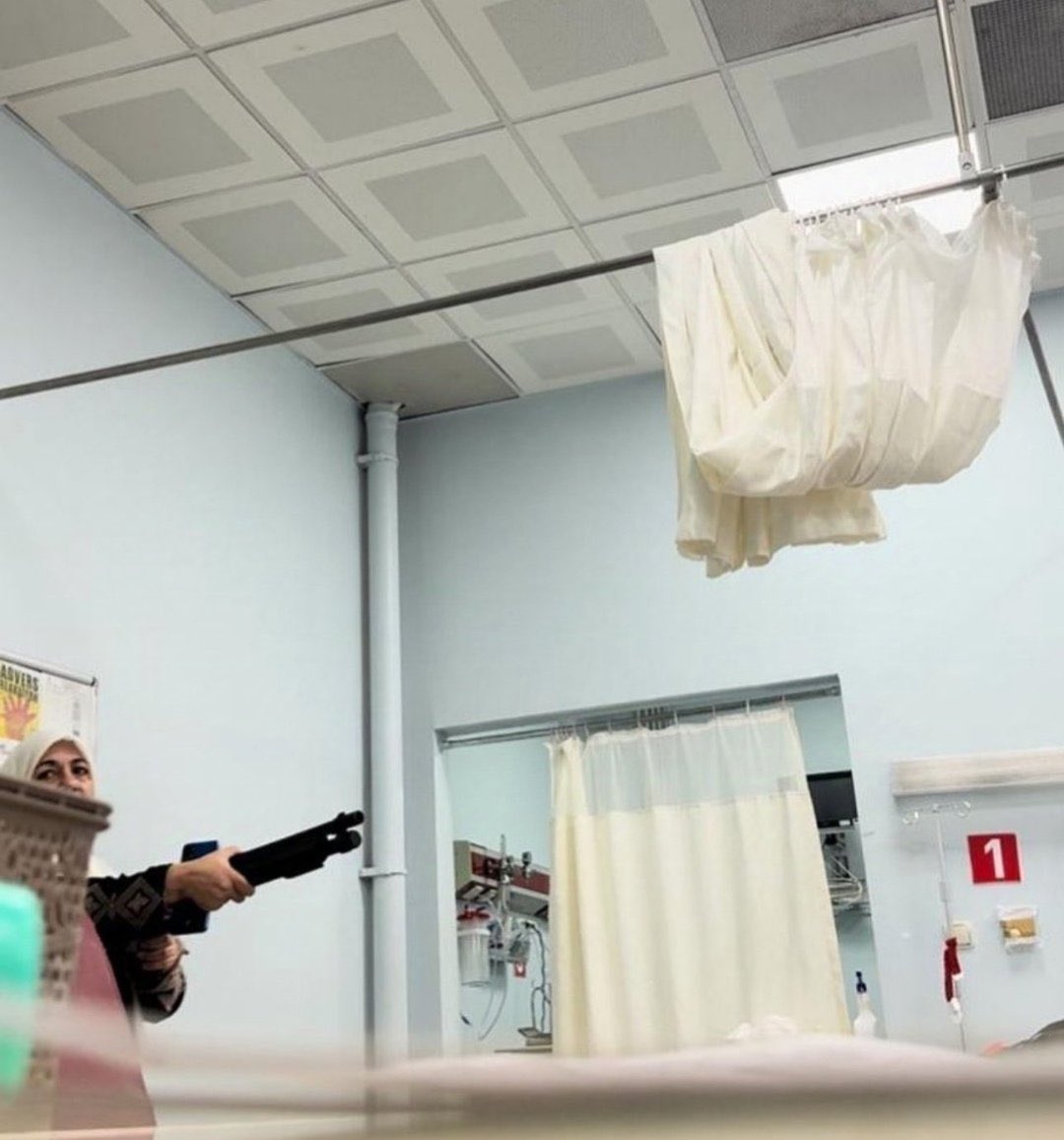 BurakSomkaya's tweet photo. Şuna Doktor hatalı ilaç yazsa Milyonlarca Tl tazminat çıkarıp Doktoru süründürürsünüz; Şu yaratık Dr u öldürse en ufak ceza almaz! Sisteminizde boğulun!

 #hassasicerik https://t.co/epfoFSDDIu