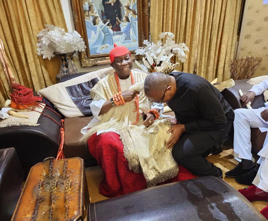 PeterObi's tweet image. Today, I was in Asaba, Delta State capital to rejoice with other men of goodwill over the coronation of my dear elder brother, Prof. Epiphany Chibuogu Azinge, SAN, as the 14th Asagba of Asaba. 

It was a momentous occasion, not only for the people of Asaba but for all who…