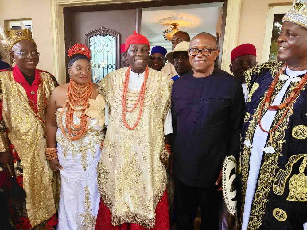 PeterObi's tweet image. Today, I was in Asaba, Delta State capital to rejoice with other men of goodwill over the coronation of my dear elder brother, Prof. Epiphany Chibuogu Azinge, SAN, as the 14th Asagba of Asaba. 

It was a momentous occasion, not only for the people of Asaba but for all who…