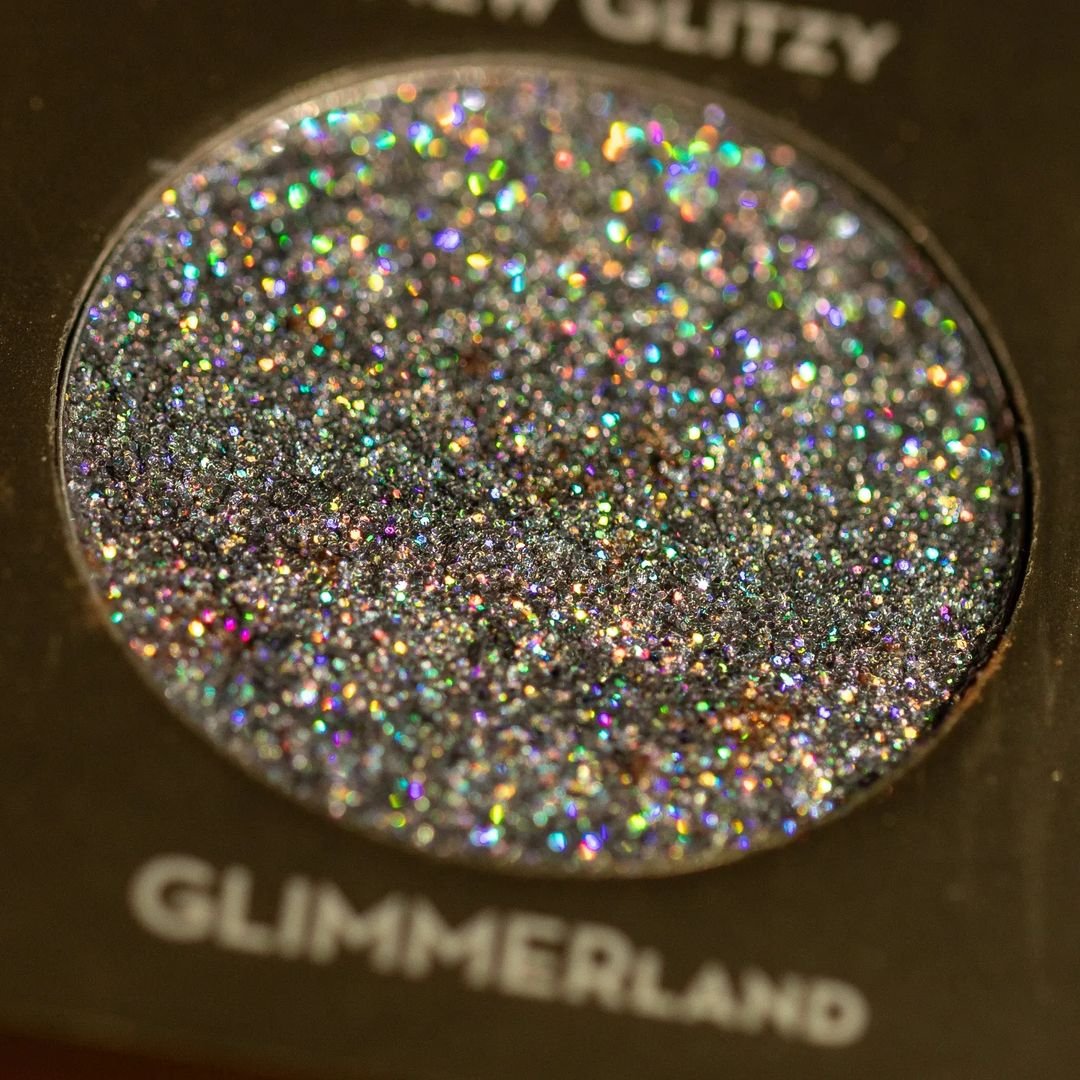 Check out these stunning looks from these amazing creators <a href="/to/">TO</a>.be.so.trinity, <a href="/girl_nextd00r/">ベリエッド</a>, and @needforskin 💫✨ Each swipe is a burst of color and sparkle that’ll have you feeling like a total unicorn! 🦄✨ ⁠
 💖✨