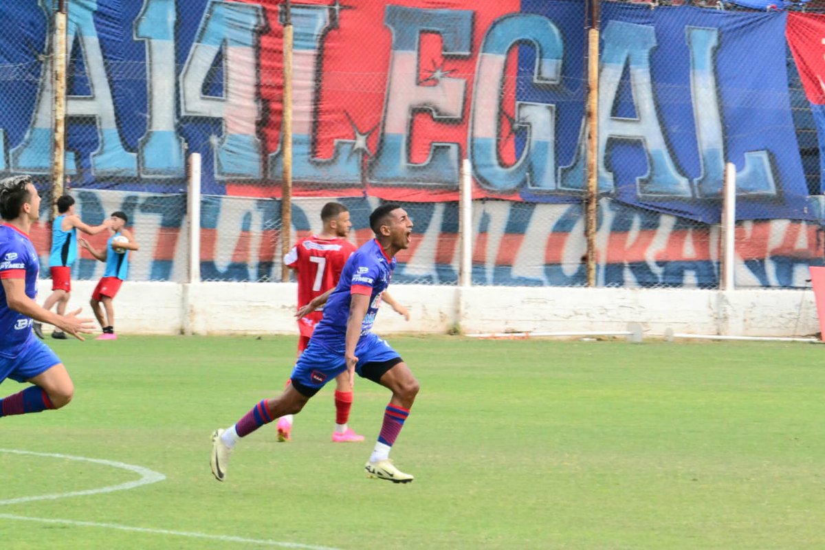 ClubAGuemes's tweet photo. [Primera Nacional]
¡Final del Partido!
Gran victoria Gaucha y se aleja en buenos términos de la zona de descenso. Con goles de Geréz y Papa, le dan la tranquilidad p/la próx. fecha vs @EstudiantesOK
@ClubAGuemes 2-1 @ClubTalleresOk 

#Fecha35
#VamosLosGuachos
#OrgulloSantiagueño https://t.co/oSH4EO3kEG