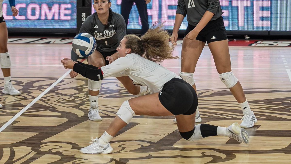 JaxStateVB's tweet photo. 1k for our Lib😎

Brooklyn Schiffli becomes the 14th gamecock in history to reach 1,000 career digs in our match against Liberty. 1,011 to be exact😉

Congratulations, @b_schiffli 🥳

#StayCocky🐔 https://t.co/tsl4EcdfKQ