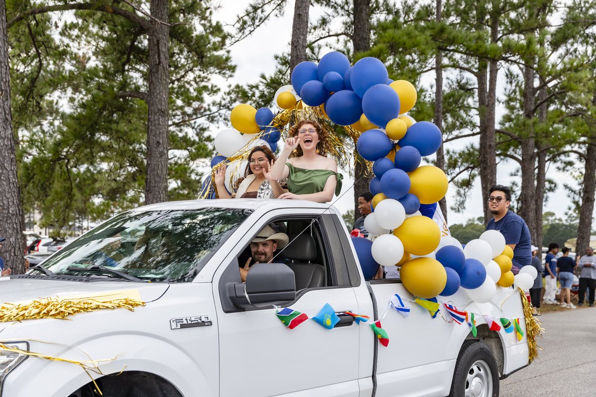 CSUNIV's tweet photo. Thereโs nothing like a parade to get this homecoming party started!๐ดโโ ๏ธโจ Welcome back, Buccaneers!๐
#CSUBucs #GoBucsGo https://t.co/siUOCIdYp6