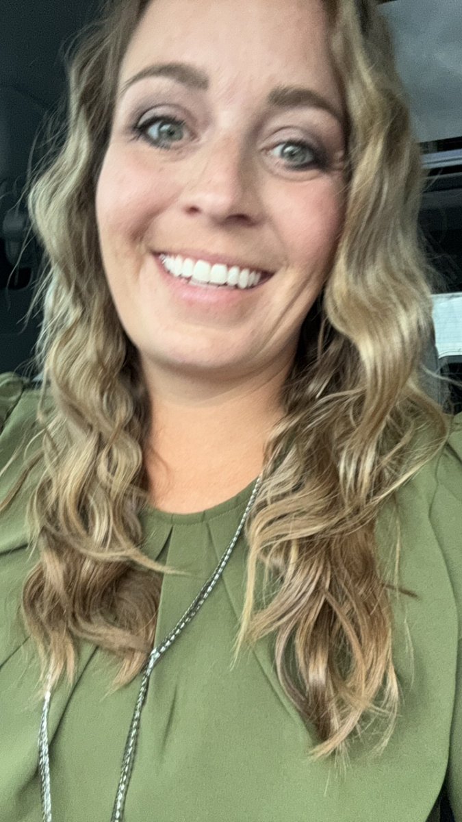 _MG42's tweet image. 20 year reunion tonight 

Not bad for zero Botox 🤣
#classOf2004 #greenEyes