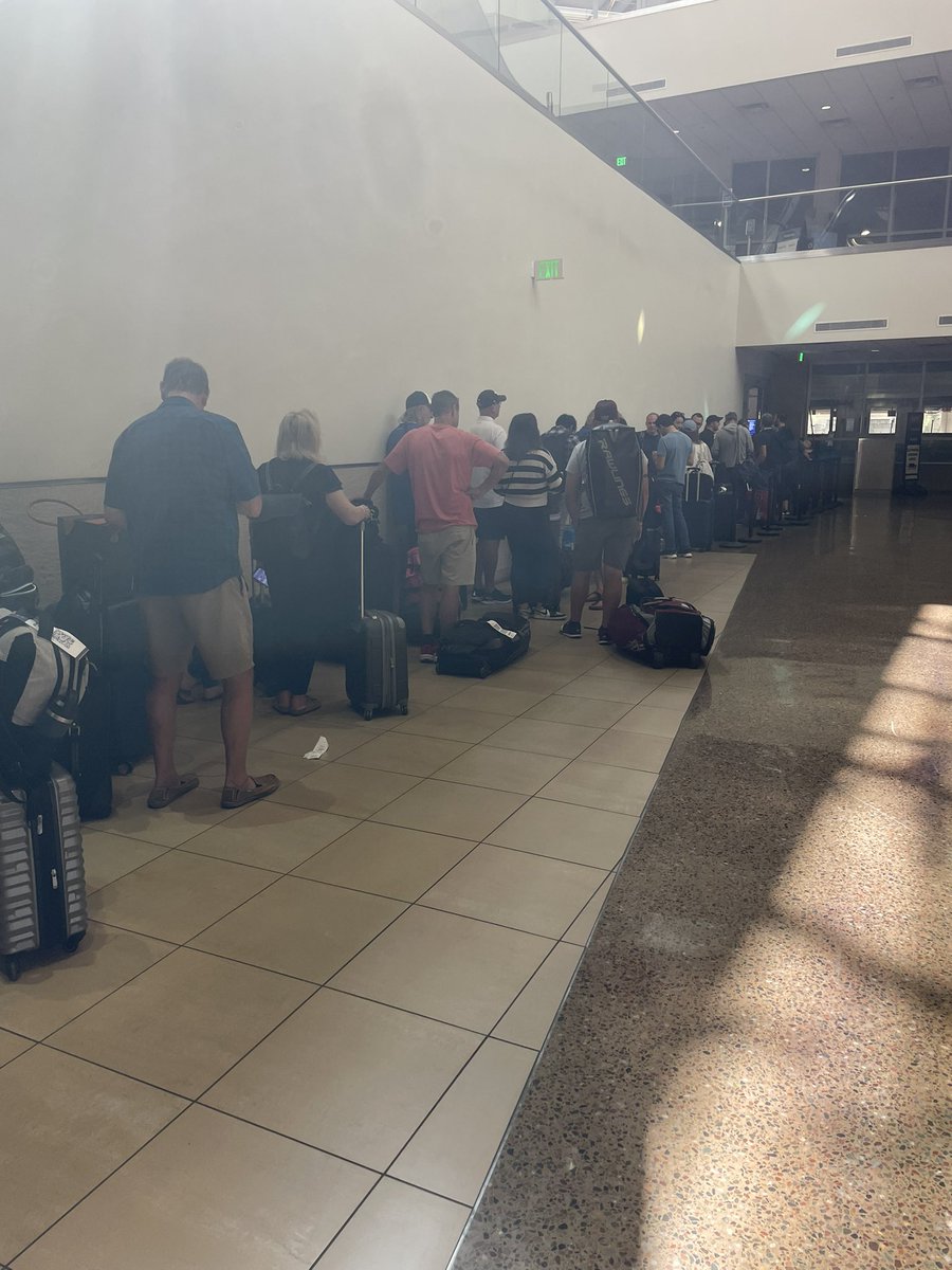 campbelltwo's tweet photo. @Budget Shameful service in Phoenix!  Waited an hour and a half to get to the counter only to be told the Pick Up we rented was not there and the be charged an additional $150 for an SUV…and then told to go downstairs where we waited another 30+ minutes for the car! https://t.co/JuwRuxITjH