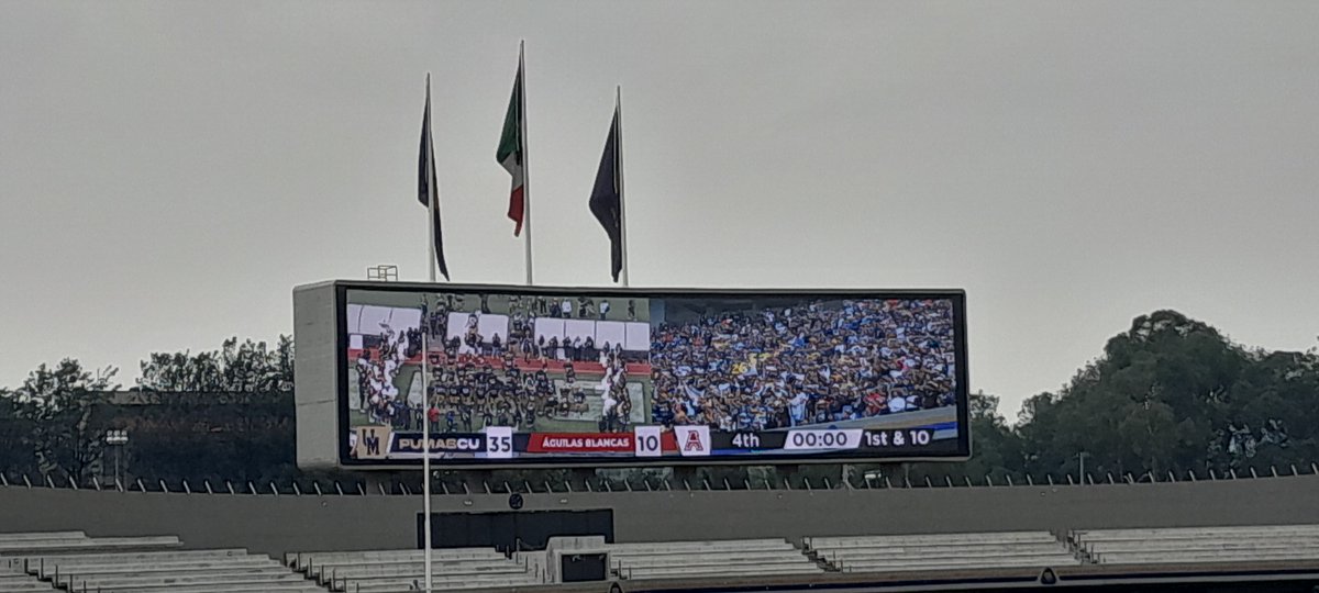 Yarda50_CU's tweet photo. Gran Fiesta! Marcador Final en el Clásico más importante de la nación! Entrada inigualable! Ambiente familiar!
@PumasCU_fba de la @UNAM_MX gana al acerrimo rival 35 a 10!
#BeatIPN
#ClasicoDeClasicos
#GoyaUniversidad https://t.co/0GOkUgzmLE