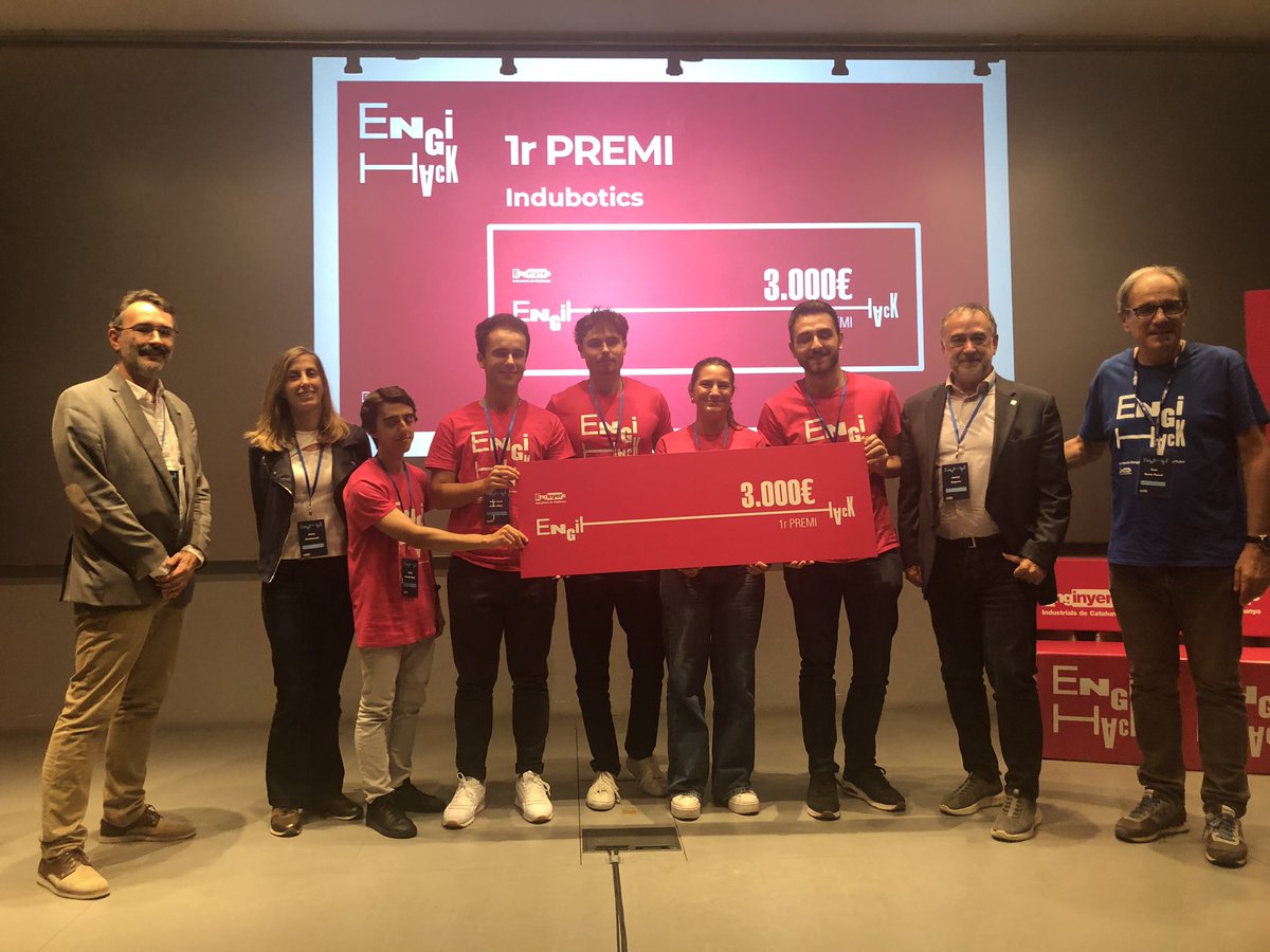 📸 El president d'#FGC, Toni Segarra, i el director de Planificació Estratègica i ASG d'#FGC, <a href="/CCEsplugas/">Carles Casas Esplugas</a>, han entregat el primer premi de l'#Engihack24 d'<a href="/Enginyeria/">Enginyers Industrials de Catalunya</a> 🏆

👏 L'ha guanyat l'equip Indubotics amb el projecte EcoShower 🛁 

Enhorabona! #Engihack #hackatoEic