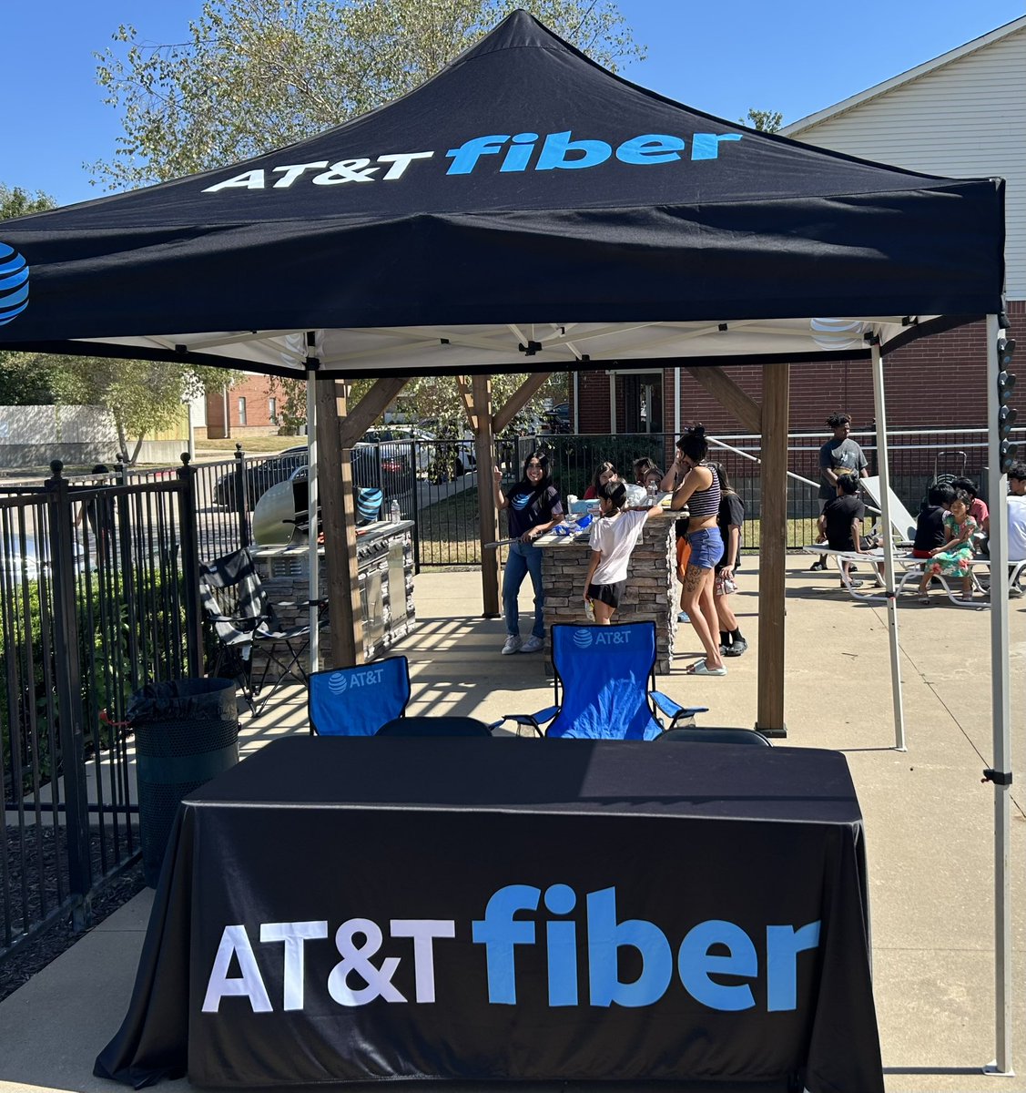 Grillmaster <a href="/shelbysaldivarr/">shelby saldivar</a> 👩🏽‍🍳 serving up 🌭🌭 &amp; converging households now that #ATTFiber is available to this lucky community in Springdale, AR! 📱➕🛜 ➕📺 
#converged #KAMO #winMOORE <a href="/matt12johnson/">Matthew Johnson</a> <a href="/WesleyKyleNeal/">Wesley Kyle Neal 🌵</a> <a href="/Farzad_Farokhi/">Farzad Farokhi</a>  <a href="/AlyssaMoore_12/">Alyssa Moore</a> @KAMO_Goliath <a href="/KAMOkonnects/">𝐾𝐴𝑀𝑂</a>