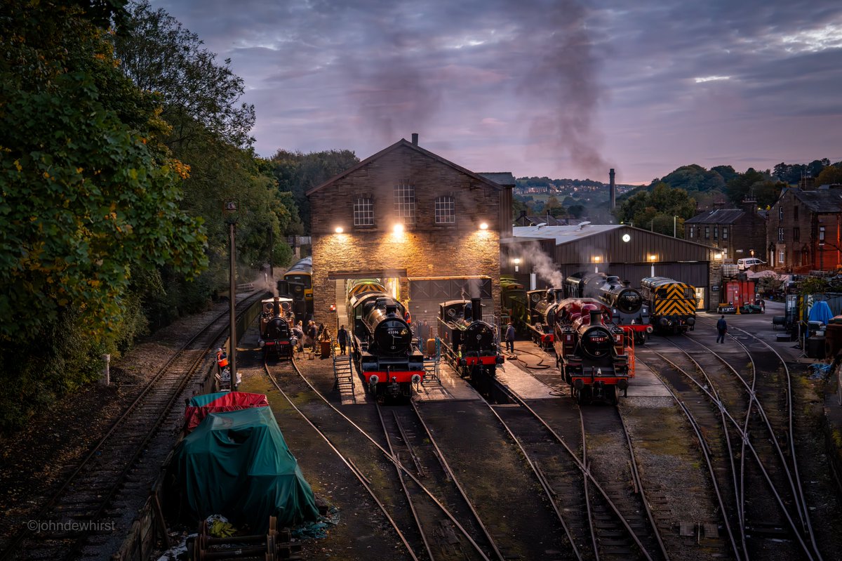 jpdewhirst's tweet image. Day break in Haworth, #Yorkshire. The engines are awake and getting ready for more adventures (NB taken yesterday morning). #KWVR #BronteCountry @visitBradford #steamtrain #SteamSunday @SteamRailway @WorthValley