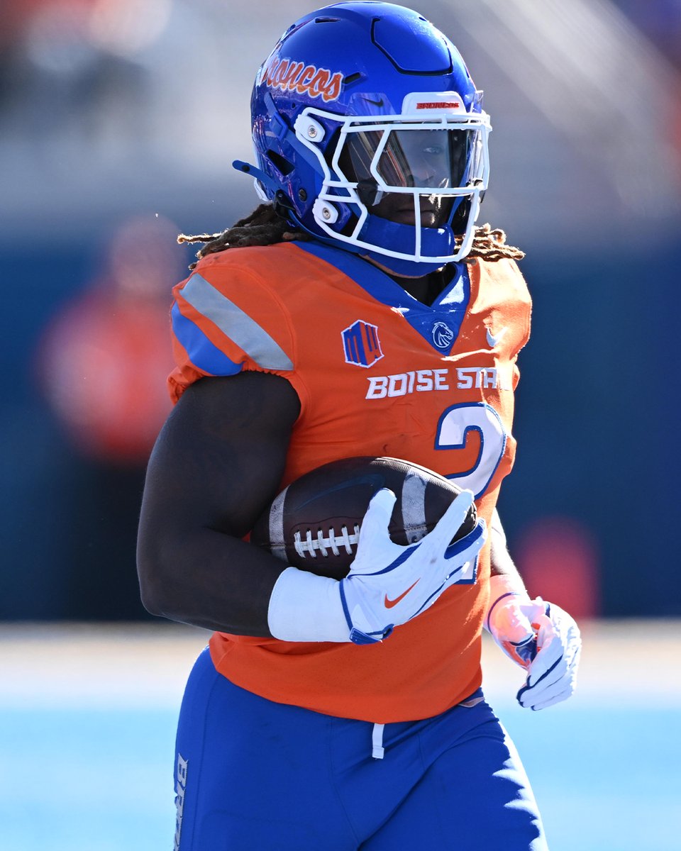 ASHTON JEANTY'S HT STATS 🤯

13 CARRIES 
186 YDS 
3 TDs 

BOISE STATE IS DOMINATING UTAH STATE 49-17 

(via <a href="/BroncoSportsFB/">Boise State Football</a>)