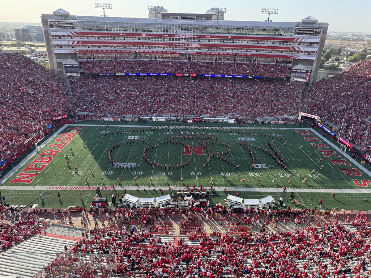 DougBush2's tweet photo. #Cornchella @UNLincoln #Huskers #VisualDesign #MarchingArts #MarchingBand @pygraphics @udrillbook https://t.co/DVUvXSwb7l