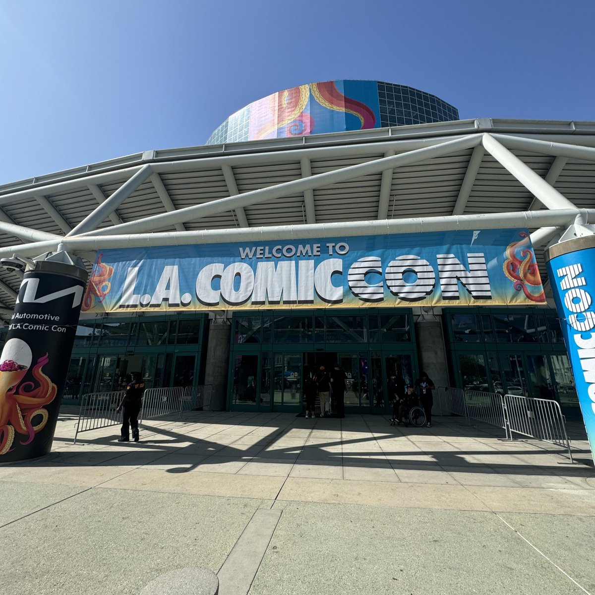 jenniekong's tweet photo. Thank you @comicconla and @GeekFilmFests for hosting such an amazing event this year! #HIDEBEHIND crew helmed by writer/director @RichardNMartin had a blast attending our horror screening and filmmaker panel today. It was great to meet everyone! #LAComicCon #HorrorMovies https://t.co/7vwJiULDQ0