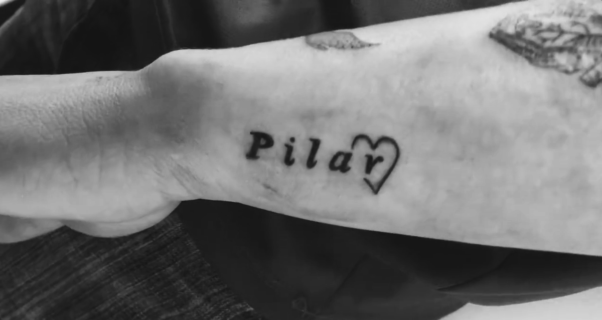 pilitello1's tweet photo. se tatuó mi nombre diosss😭😭😍 https://t.co/F9gSVgc06C