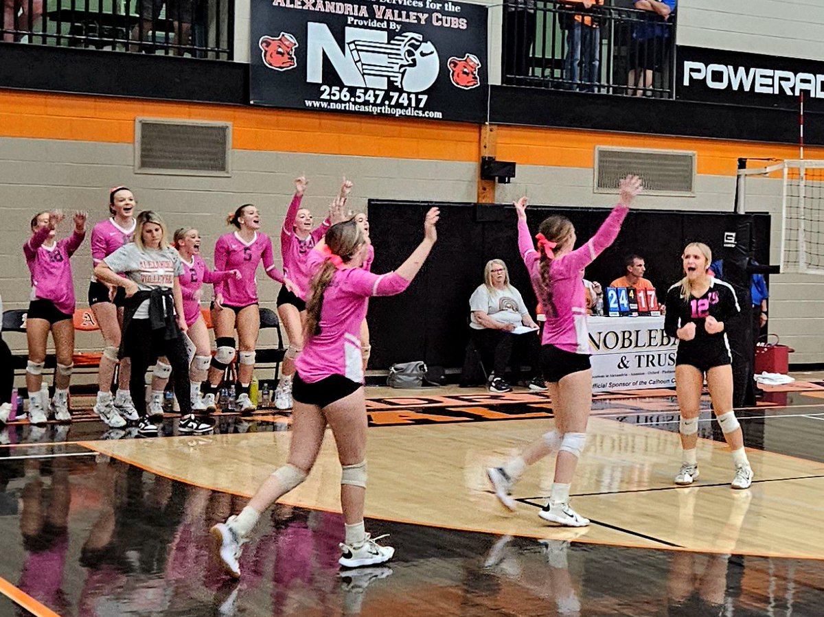 RUBBER MATCH

Top seed Alexandria, No. 2 Oxford march through first day of Calhoun County tournament, will face off for the third time this season in Monday's final.

easportstoday.com/2024/10/05/liv…