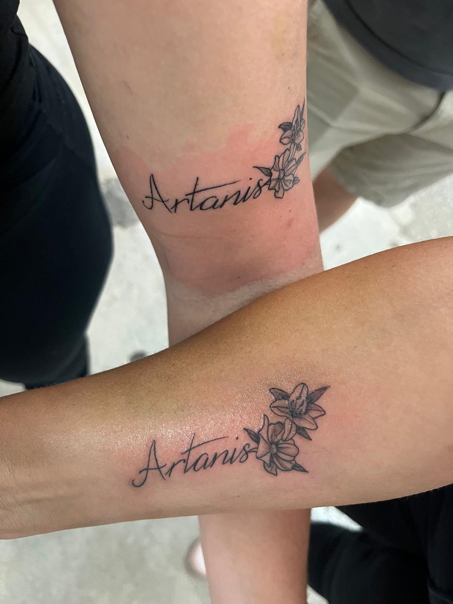 AliviaArtanis's tweet photo. Always wanted a tattoo! So today my Mom and I got matching ones and my brother and Dad got matching ones too! Thank you soooo much for the early birthday gift!
#notsoftball
#artanisfamily
#firsttattoo https://t.co/sRaiNwQbF2