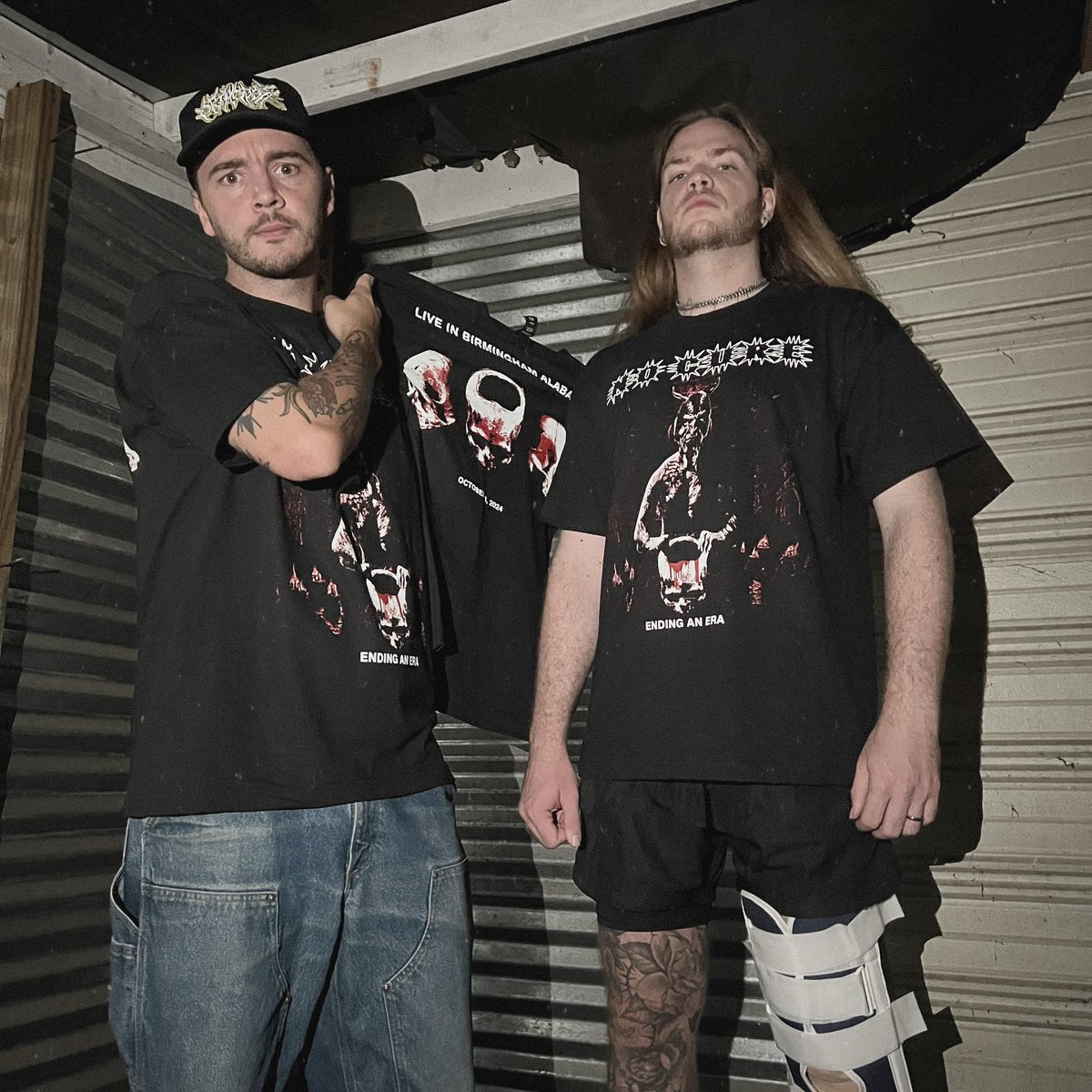 WE HAVE SOMETHING UNORTHODOX AND UNPRECEDENTED PLANNED FOR TOMORROW 🤗🔪✨

Check this limited shirt we printed just for the fest. Main stage. 3pm. 

📸: Stu Strainiac