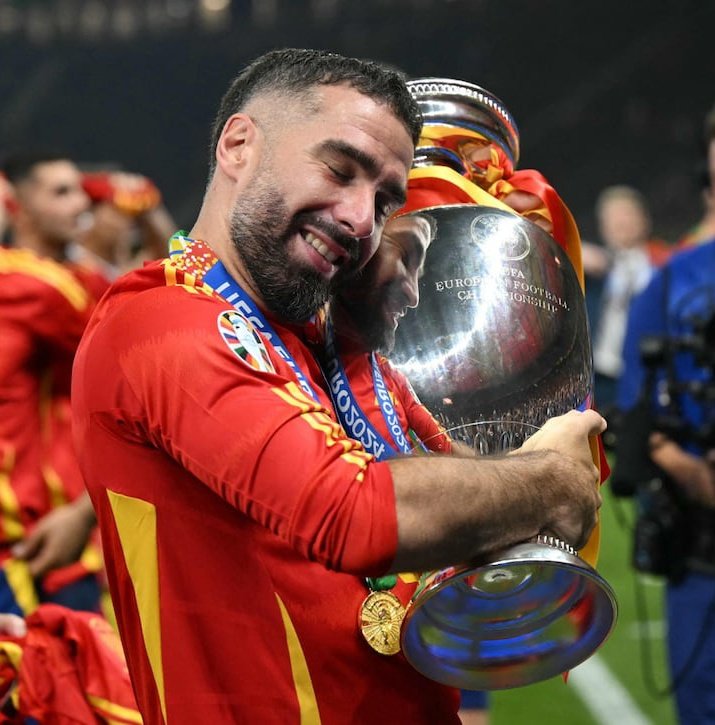 Te ganaste el respeto de todos los españoles dándolo todo por este país y llevándonos a la gloria, mucha fuerza <a href="/DaniCarvajal92/">Dani Carvajal Ramos</a>