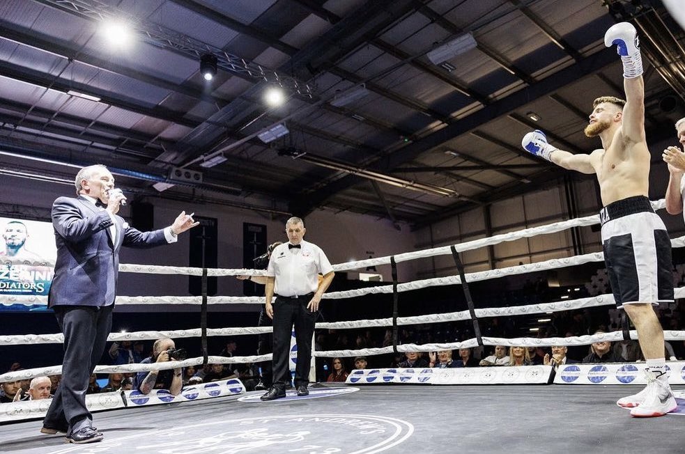 boxannouncer's tweet photo. The hotly anticipated professional debut of @seanlazzerini did not disappoint 🥊 Iain Wilson’s @StAndrewsSC put on a great show. Thanks to @brackenskye for the pic. https://t.co/44kKr7UBJe