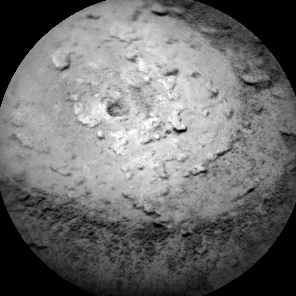 MarsMissionImgs's tweet photo. #CuriosityRover image taken on #Sol3648 at 11:50:07.181 AM with #ChemCam #Mars #NASA #Space https://t.co/8q3jMEvzxN