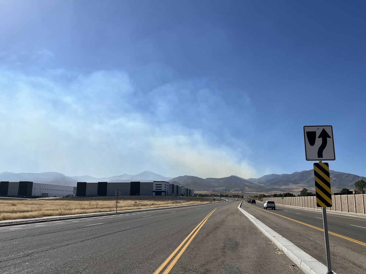 #NewFire #WestOquirrhMountainFire 
#TooeleCounty 
GPS: 40.600384, -112.253117
Acres: 20+ and growing. Requesting additional resources. Pic 1 courtesy of <a href="/LifewoDavid/">Shelli R</a> from #Tooele. Pic 2 is from #WestJordan