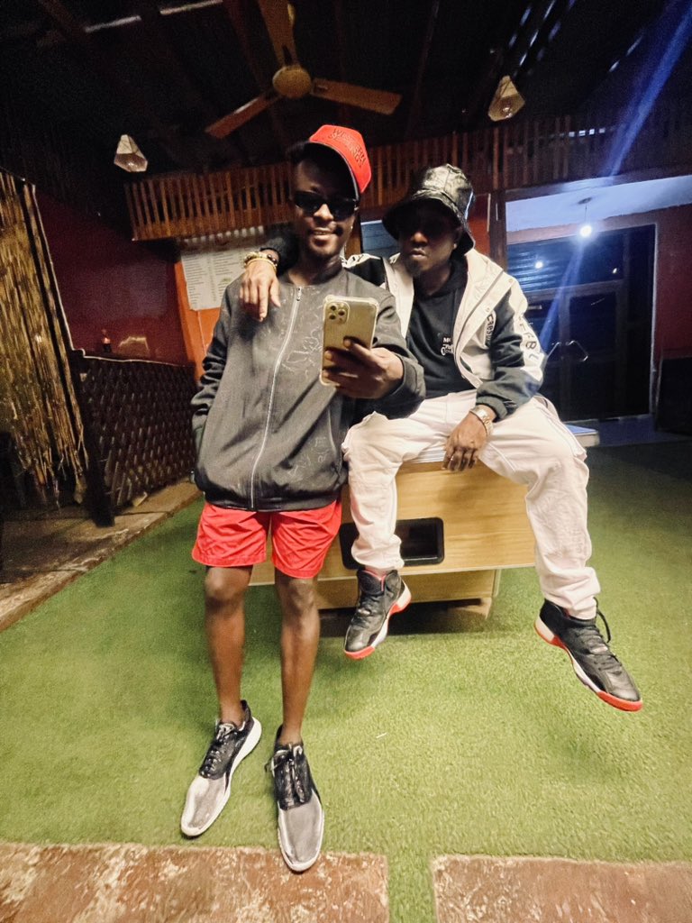 Flowkingstone_'s tweet image. Bradez 4 Life #Madona OUT NOW #FlowkingStone #Kuntakinte Official Video coming soon flowking.fanlink.tv/TheDecision