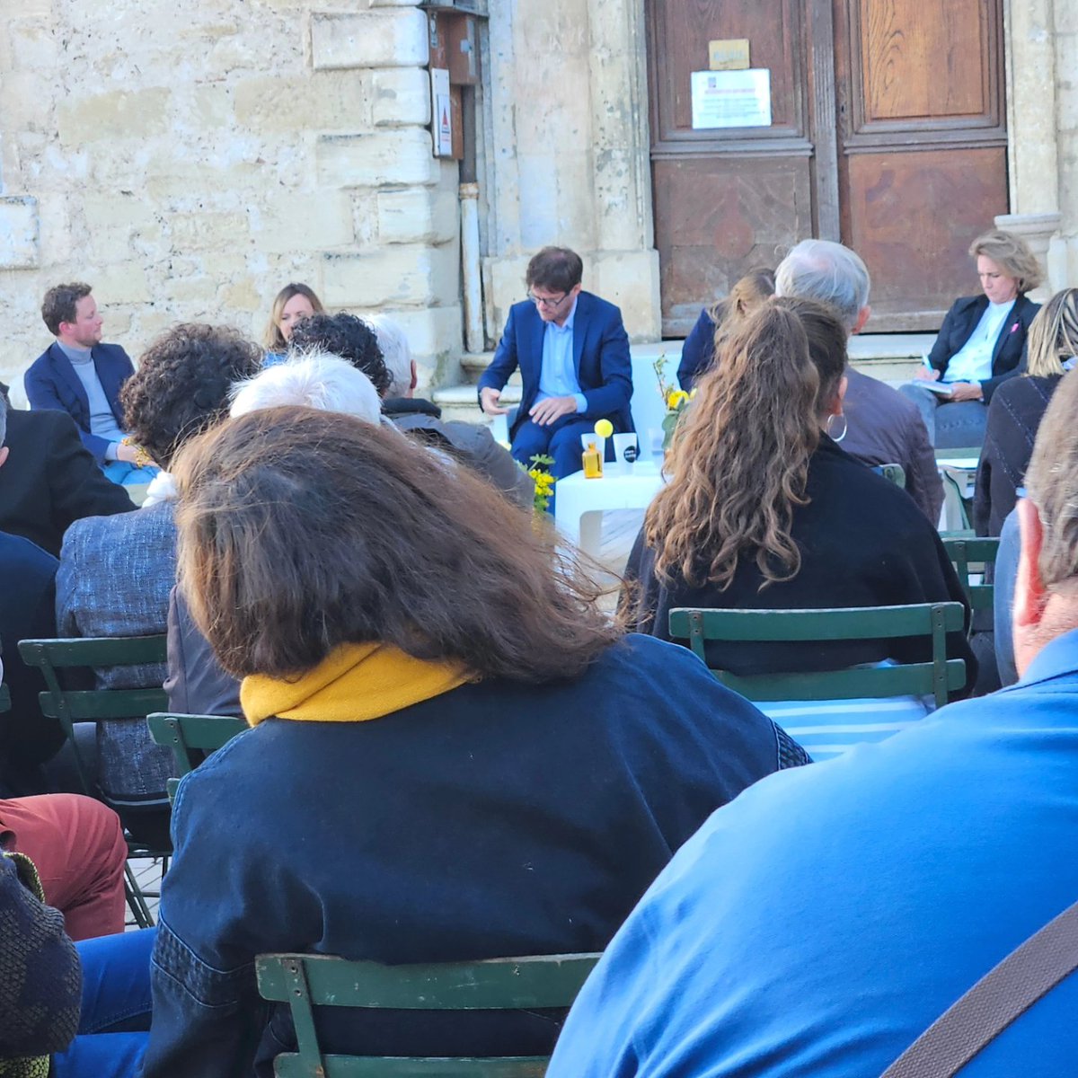 Aux journées de #PlacePublique à la Réole, le mot dignité traverse tous les débats qui sont d'une grande tenue
<a href="/placepublique_/">Place publique 🟡</a>  <a href="/Idf_PP/">Place publique – Ile-de-France</a> <a href="/placepublique92/">Place Publique Hauts de Seine</a>