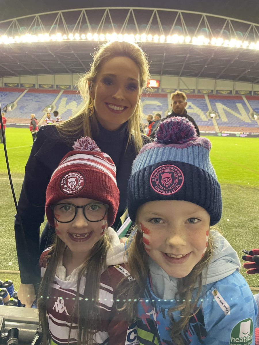 Pelwhyte's tweet photo. @JennaBrooks thanks for making 2 girls night https://t.co/gd4hGSFCl8