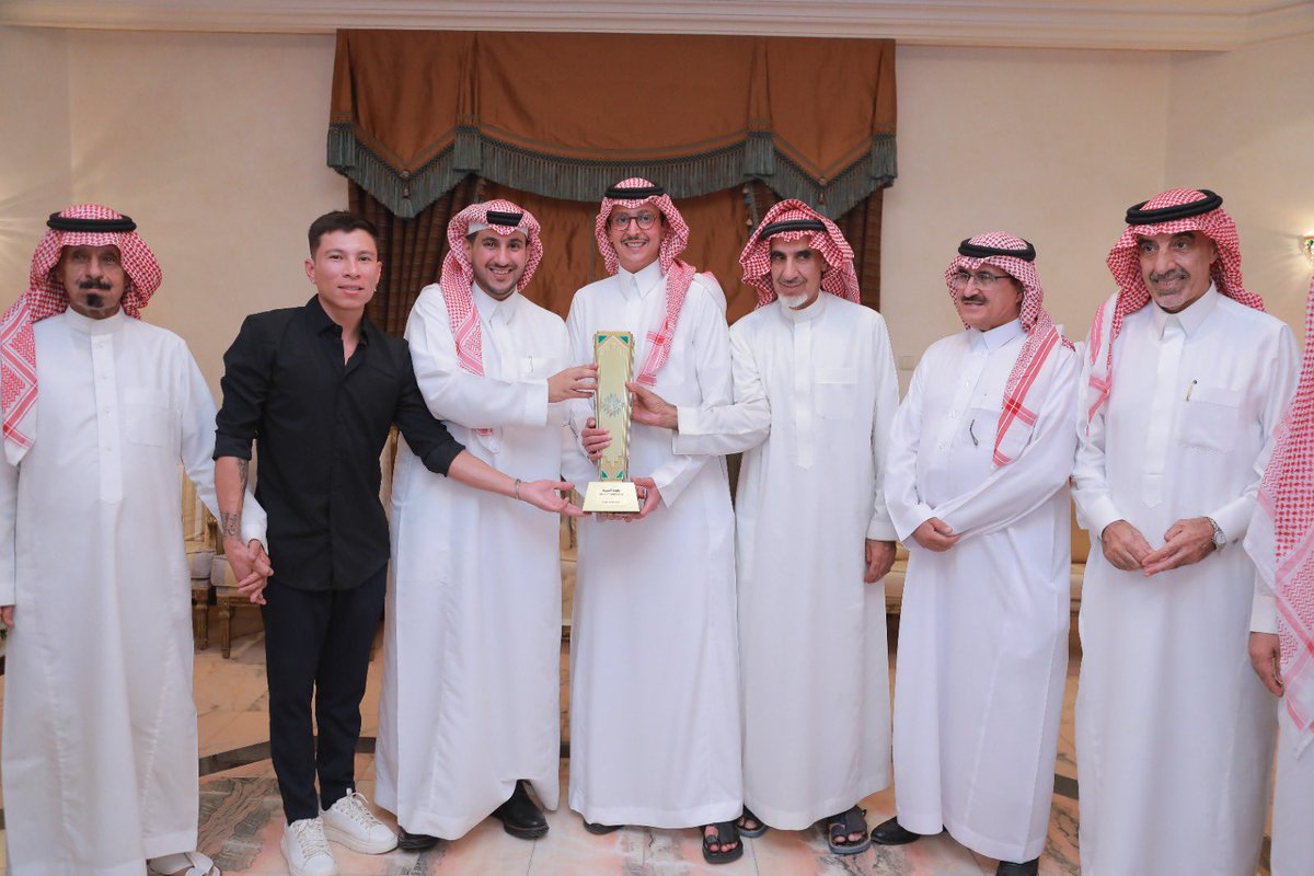 صاحب السمو الملكي الامير
سعود بن محمد العبدالله الفيصل 
في ضيـافة  
نواف الدهش
بحضور ملاك الخيل والوجهاء ورجال الأعمال 
بمدينة #الرياض
<a href="/NNawaFF/">نواف الدهش - Nawaf</a> 
للمشاهدة المناسبه على اليوتيوب ⬇️

youtu.be/YM7_Os3l-v0?si…