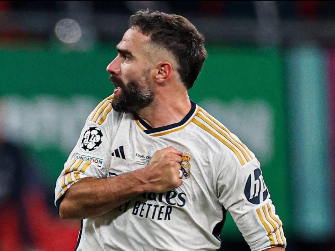 HShirsat25's tweet photo. BREAKING 🛑:- Dani Carvajal leaves the pitch on stretcher.. Looks very serious... Get well Soon Carvajal ❤‍🩹

#RealMadrid #RealMadridVillarreal #Carvajal https://t.co/NfOAjugs91