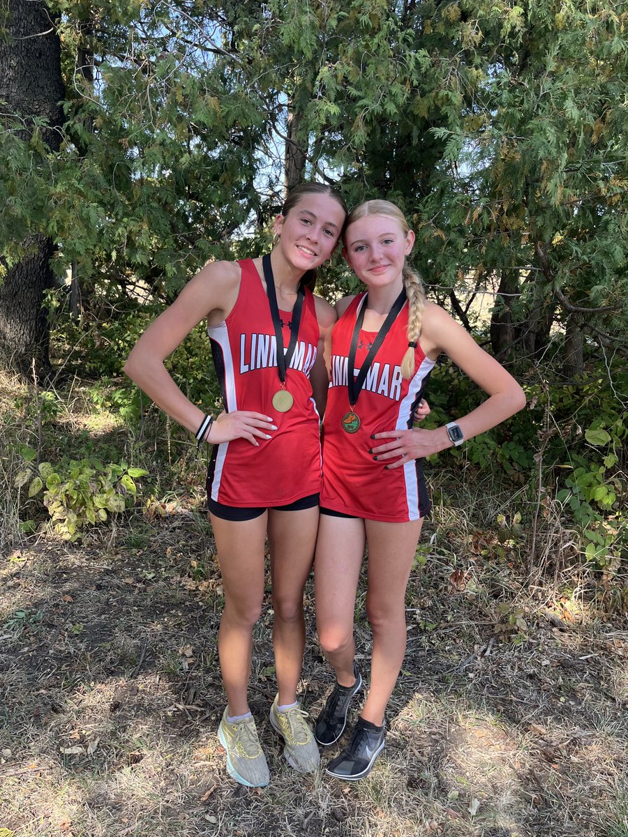 Congratulations to Hailey Kozloski and Anna Temple for finishing 21st and 35th today at a warm and windy Steve Johnson Invitational!