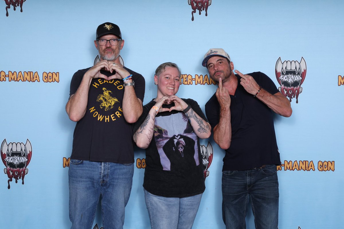 solemnblueeyes's tweet photo. One of my fav ops ever. Matthew loved my shirt so I asked if he wanted to do heart hands. Skeet had other plans 😂 
#MonsterMainia60 #mm60 @MatthewLillard @RealSkeetUlrich https://t.co/2BV3s5XU5s