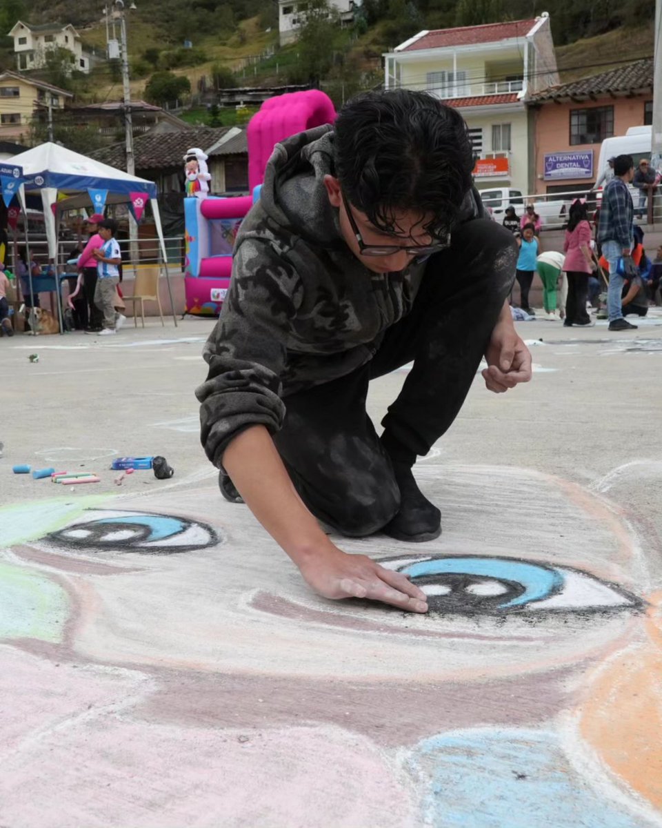AzuayPrefectura's tweet photo. #AzuayEsElDestino.🍀
⭕ 70 participantes plasmaron arte, color y tradición en el concurso "Viva las Artes Cumbeñas" desarrollado con el apoyo de Expresarte, proyecto de la Viceprefectura de Azuay.🎭🎖️
#TransformamosVida.
#JotaPrefecto
#AzuayPrefectura
#AzuayBicentenario https://t.co/dse2J6y6rw